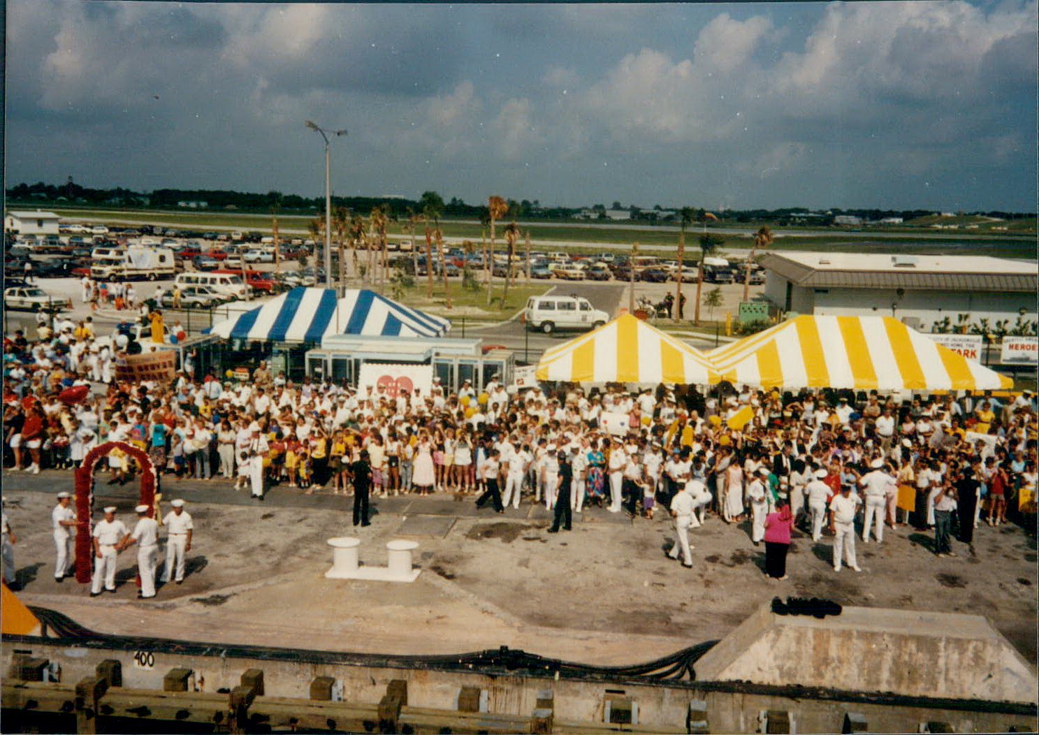 5 August 1987: Family and friends gather as the USS Stark returns to Mayport.