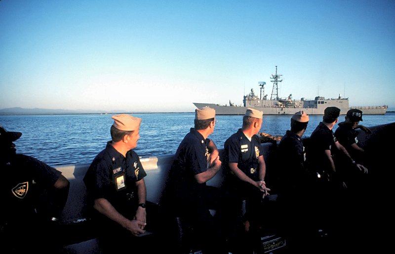 15 September 1983: Guantanamo Bay Cuba - A motor whaleboat takes Fleet Training Group instructors to Stark.