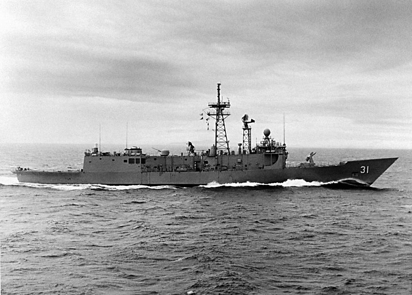 13 July 1982: Stark FFG-31 on sea trials off the coast of Washington.