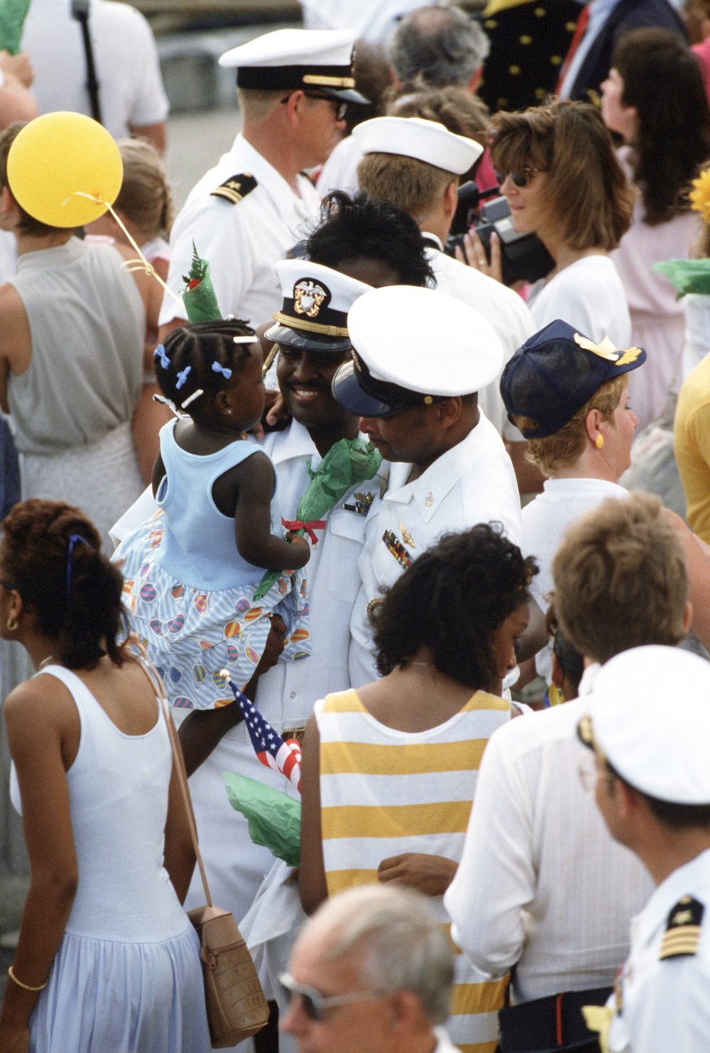 01SEP88 USS Stark pulls into Mayport Naval Station.