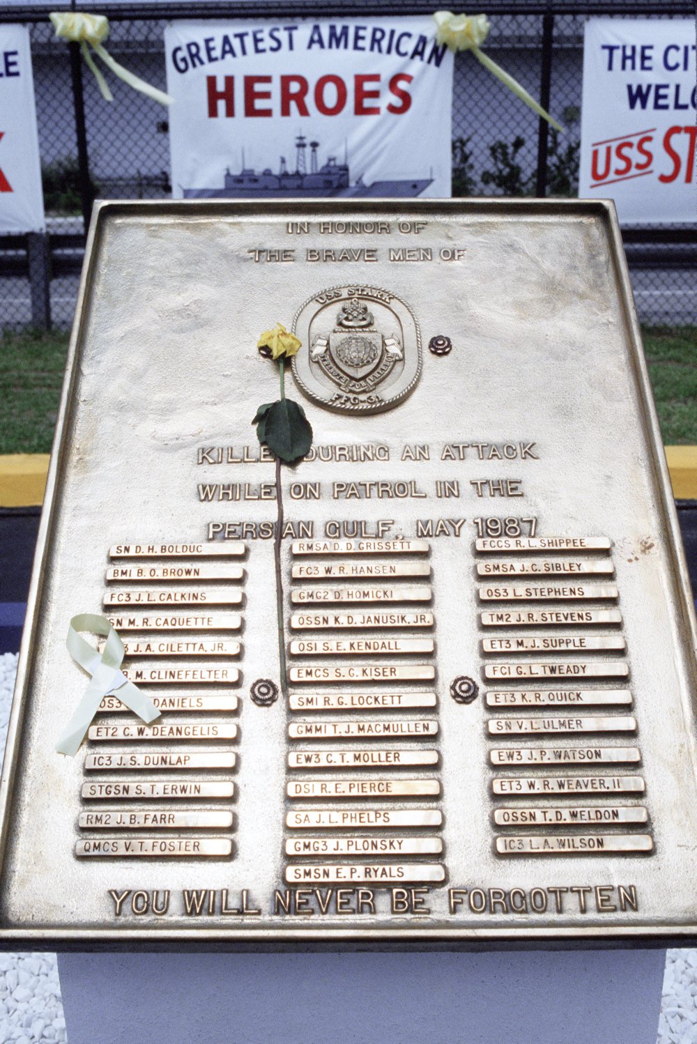01SEP88 USS Stark pulls into Mayport Naval Station.